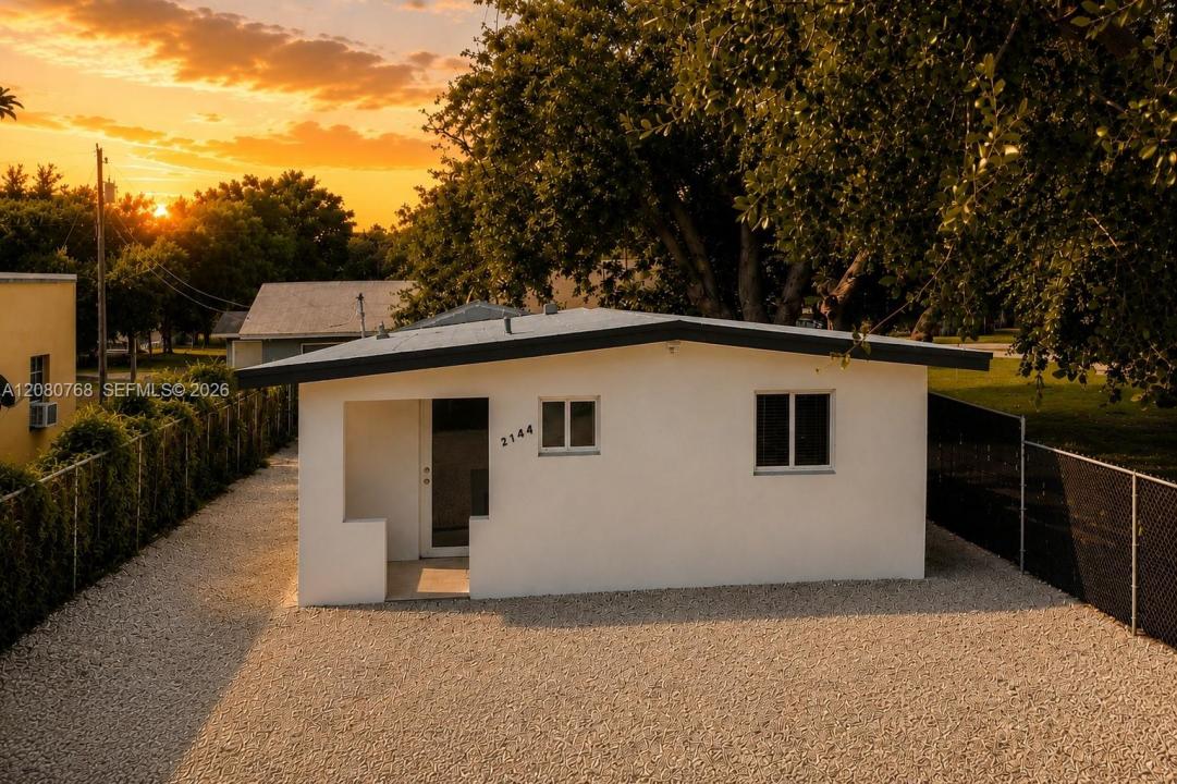 2144 NW 89th Ter, Miami, Floryda 33147, USA