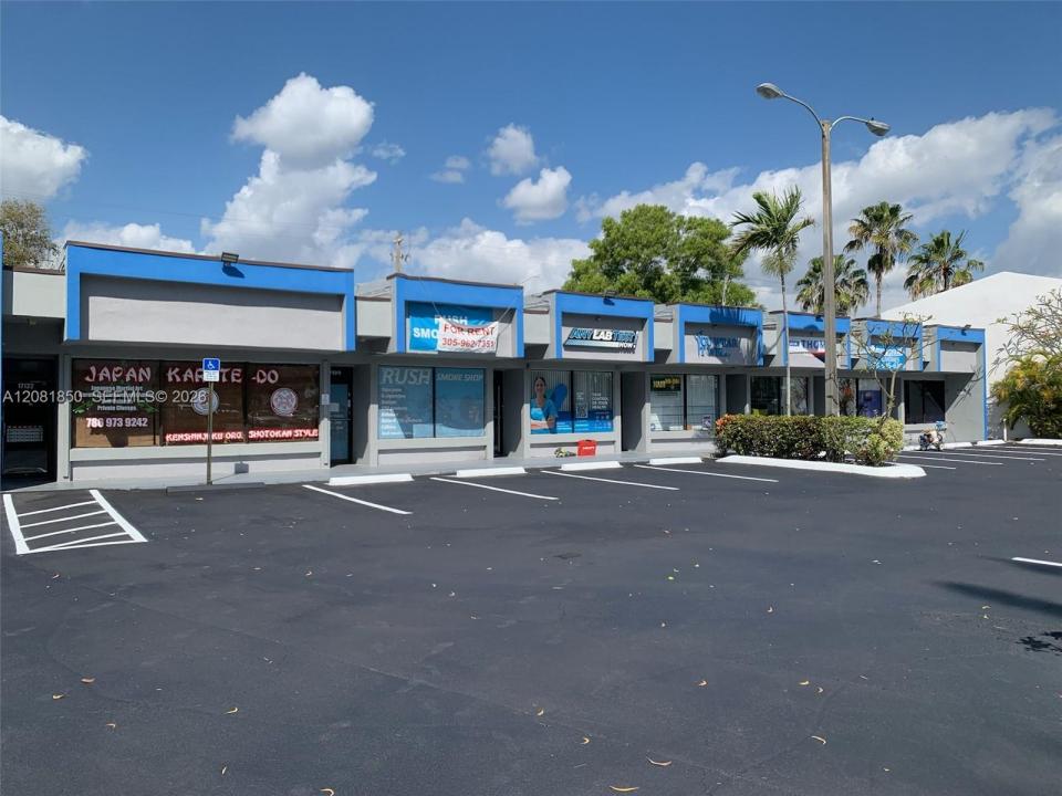 17122 W Dixie Hwy, North Miami Beach, Floride 33160, États-Unis