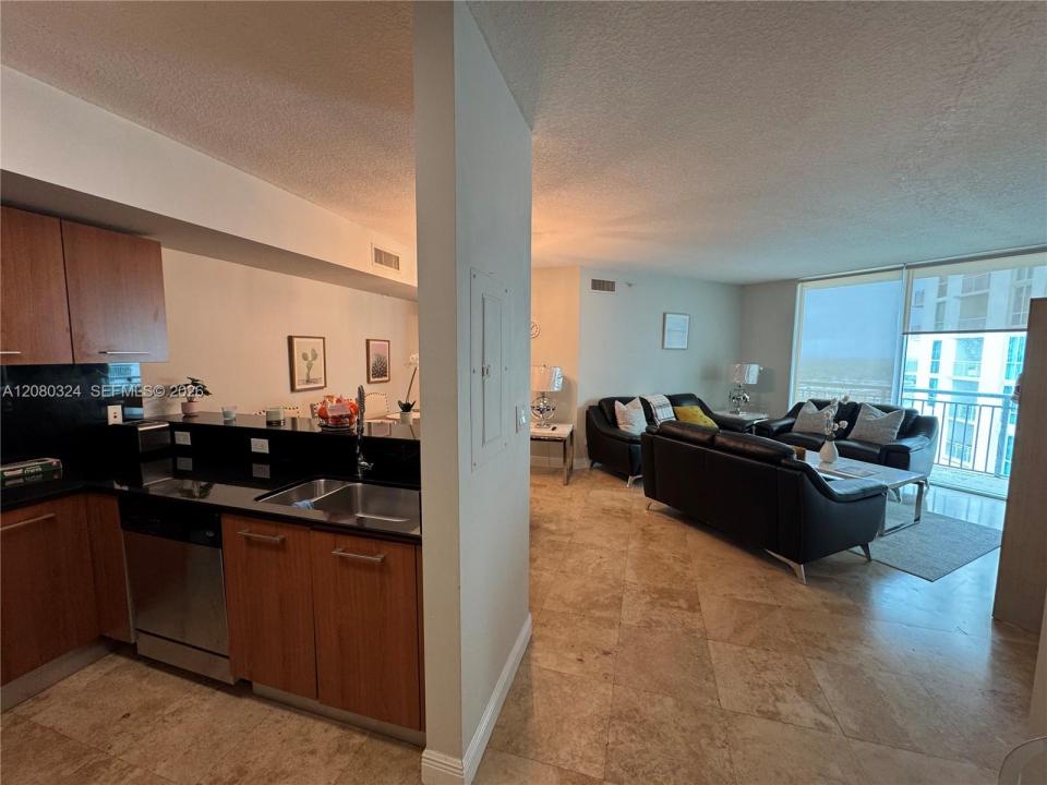 9055 SW 73rd Ct 1108, Miami, Florida 33156, USA