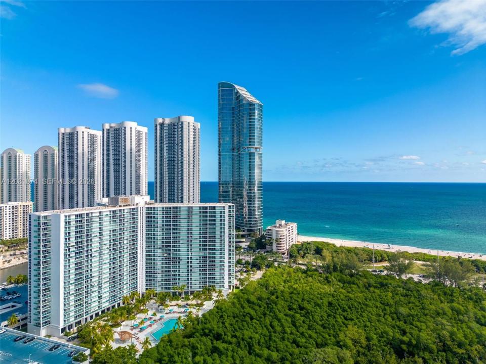 100 Bayview Dr 1428, Sunny Isles Beach, Florida 33160, Stati Uniti