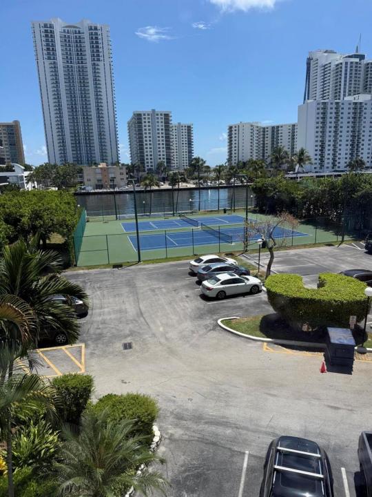 1000 PARKVIEW Drive 424, Hallandale Beach, Floride 33009, États-Unis
