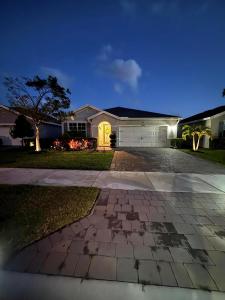 1694 NE WHITE PINE Terrace, Ocean Breeze, Florida 34957, Stati Uniti