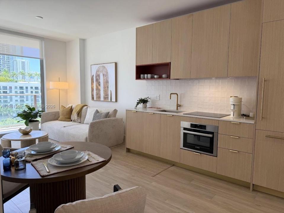 90 NE 32 803, Miami, Florida 33137, Stati Uniti