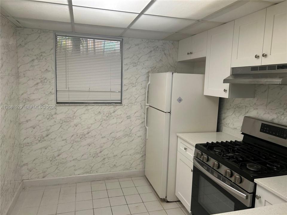 18111 NW 68th Ave F106, Hialeah, Florida 33015, USA