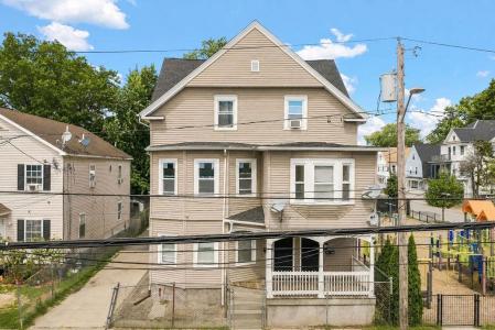 61 Glenham Street, Providence, Rhode Island 02907, USA