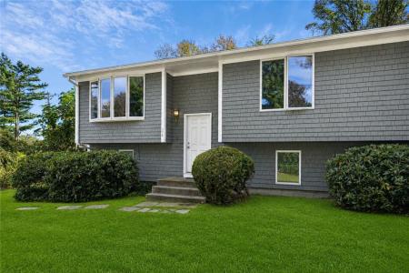 17 Clara Lane, Narragansett, Rhode Island 02882, USA
