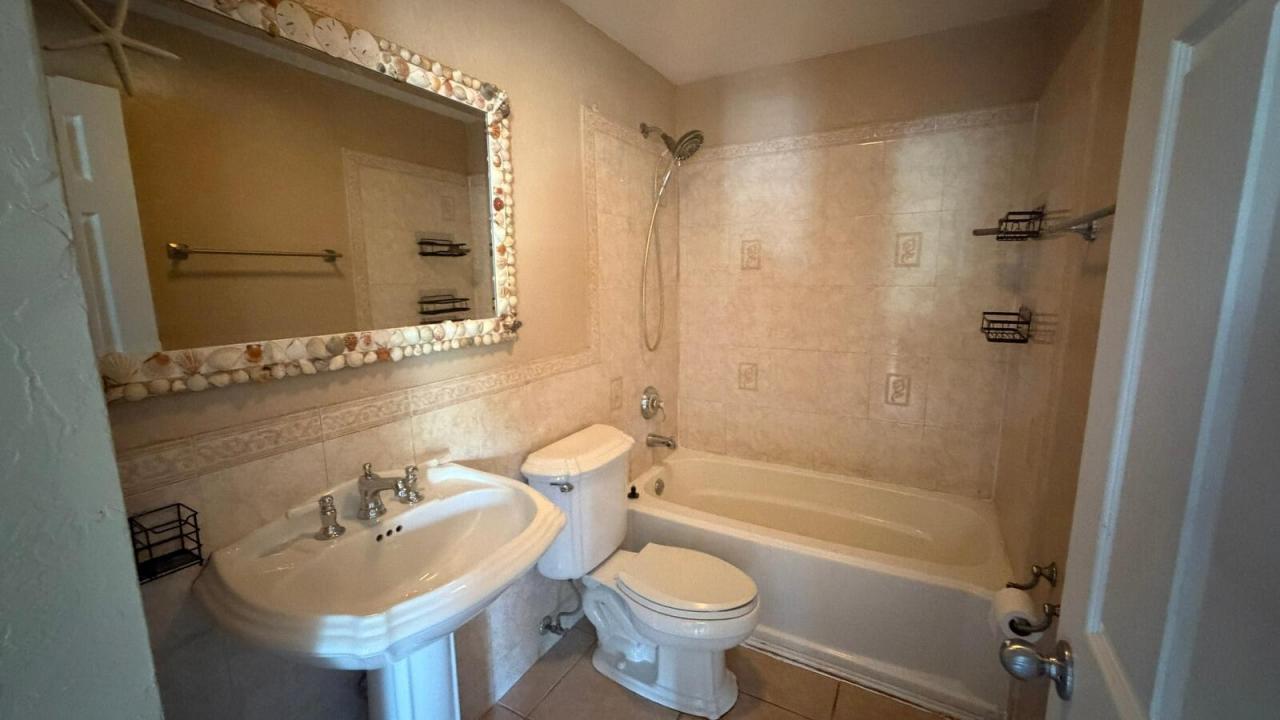 1531 NE 30TH Street, Pompano Beach, Florida 33064, USA