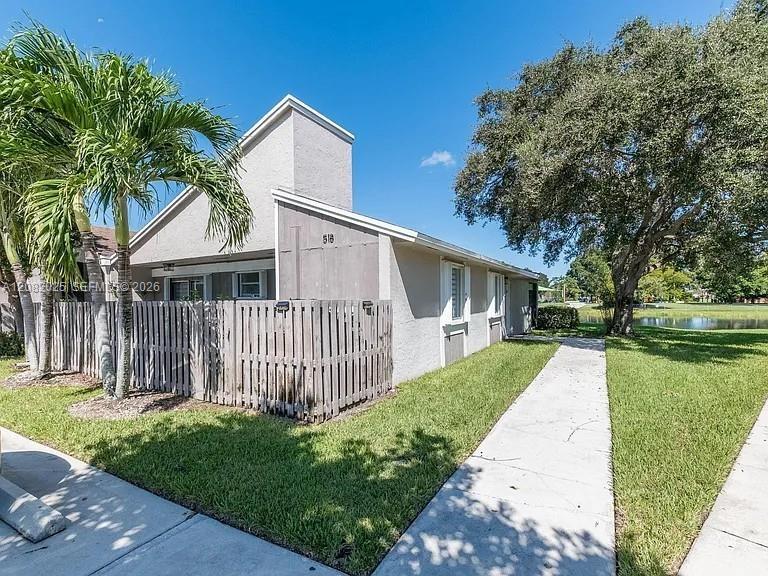 518 Woodgate Cir E, Sunrise, Floride 33326, États-Unis