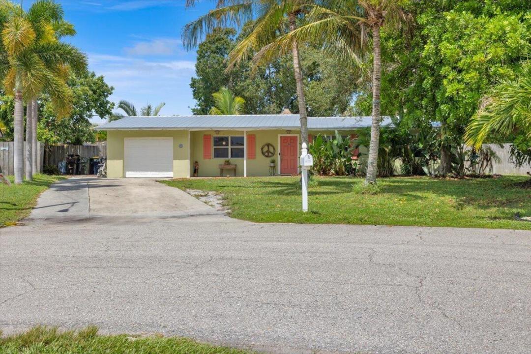 1121 SE ALAMANDA Lane, Stuart, Florida 34996, USA