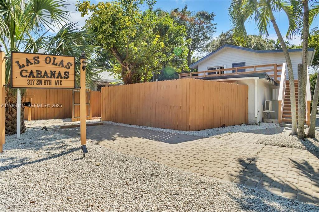 317 SW 9TH Avenue 1-3, Fort Lauderdale, Floride 33312, États-Unis