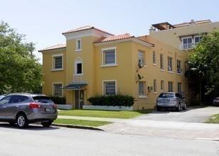 102 MENORES Avenue 7, Coral Gables, Floride 33134, États-Unis