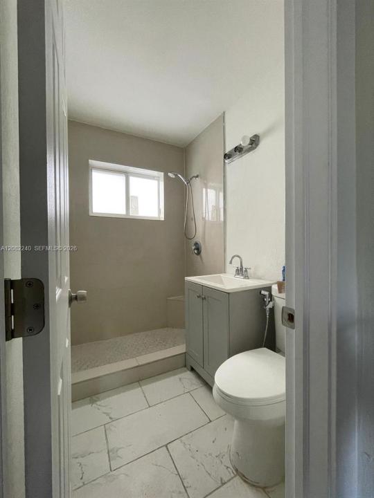 2142 NW 27th St 2142, Miami, Florida 33142, Stati Uniti