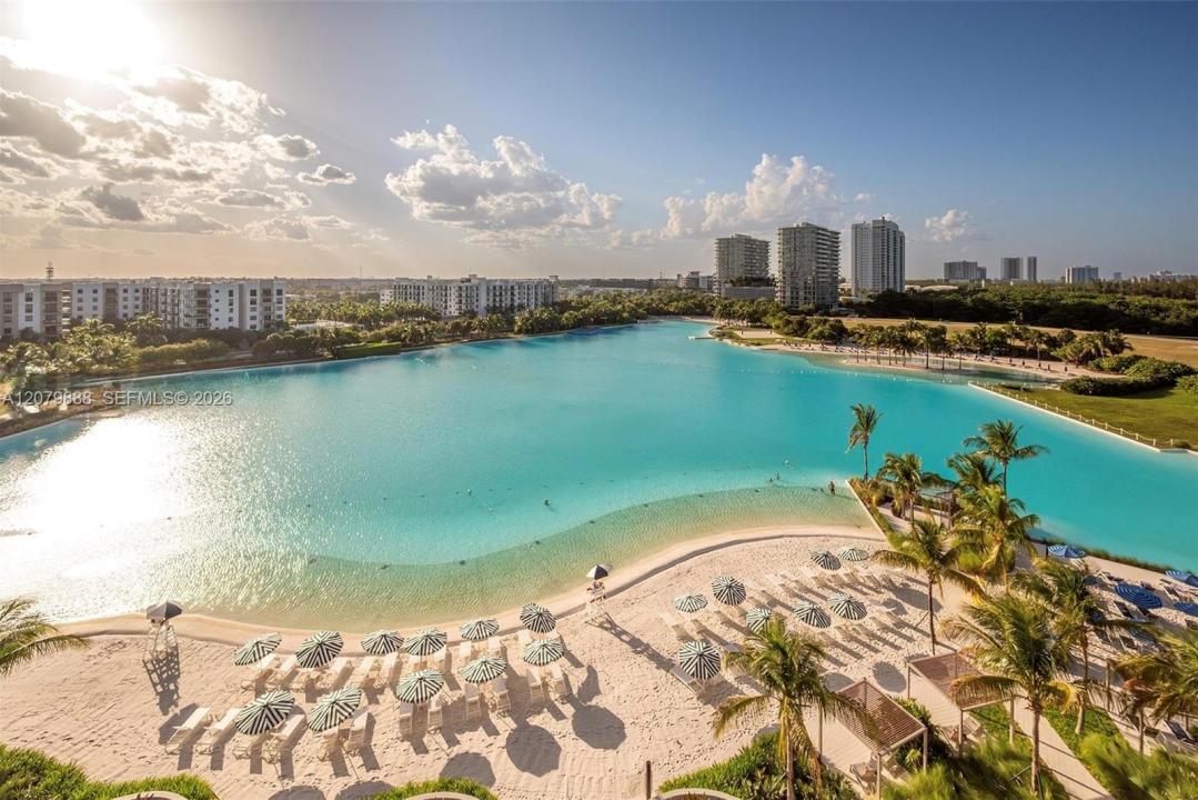 2411 Laguna Circle 810, North Miami, Florida 33181, Stati Uniti