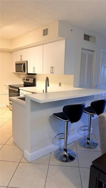 165 NW 96th Ter 3-105, Pembroke Pines, Floride 33024, États-Unis