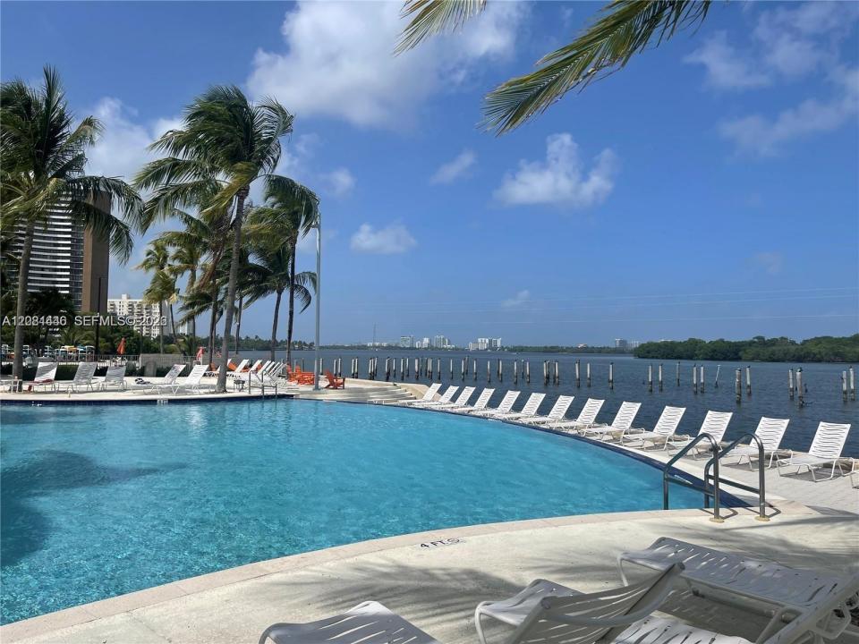 777 NE 62nd St C306, Miami, Floride 33138, États-Unis