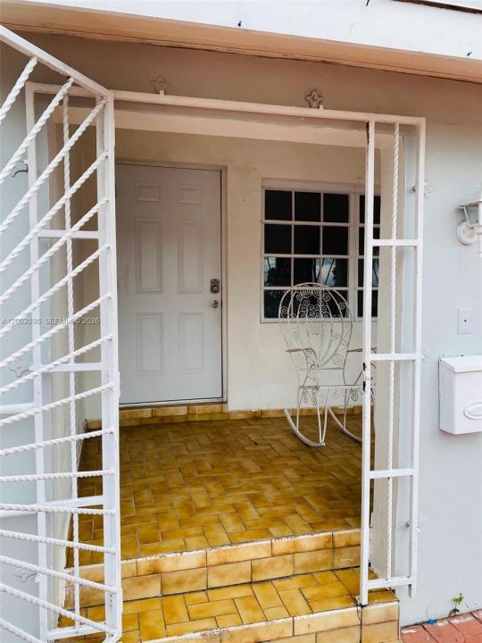 3335 SW 26th St 3335, Miami, Florida 33133, Stati Uniti