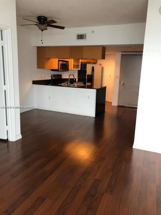 1750 N Bayshore Dr 3015, Miami, Floryda 33132, USA