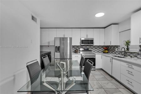 329 W 68th St 203, Hialeah, Florida 33014, USA