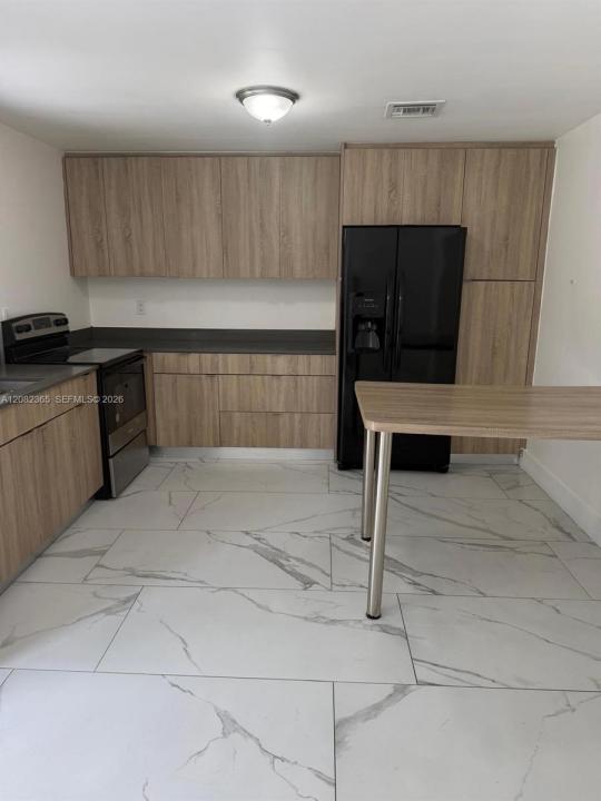 2542 NE 182nd St 2542, North Miami Beach, فلوريدا 33160, الولايات المتحدة