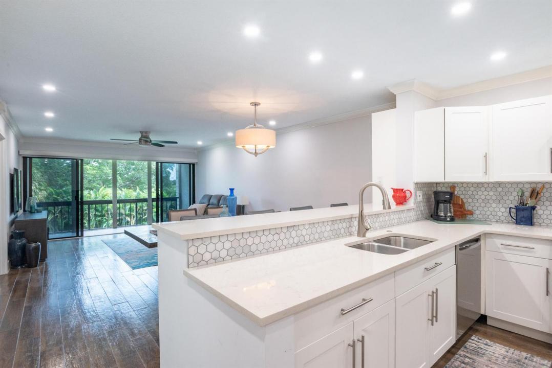 2500 PRESIDENTIAL Way 304, West Palm Beach, Floride 33401, États-Unis