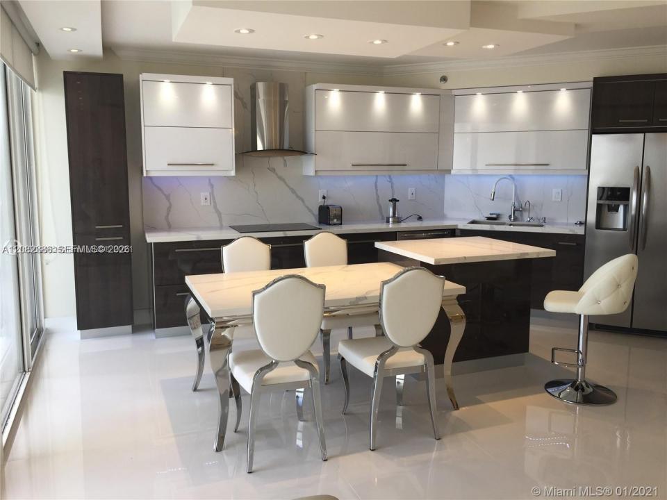 16485 Collins Ave 538, Sunny Isles Beach, Floryda 33160, USA