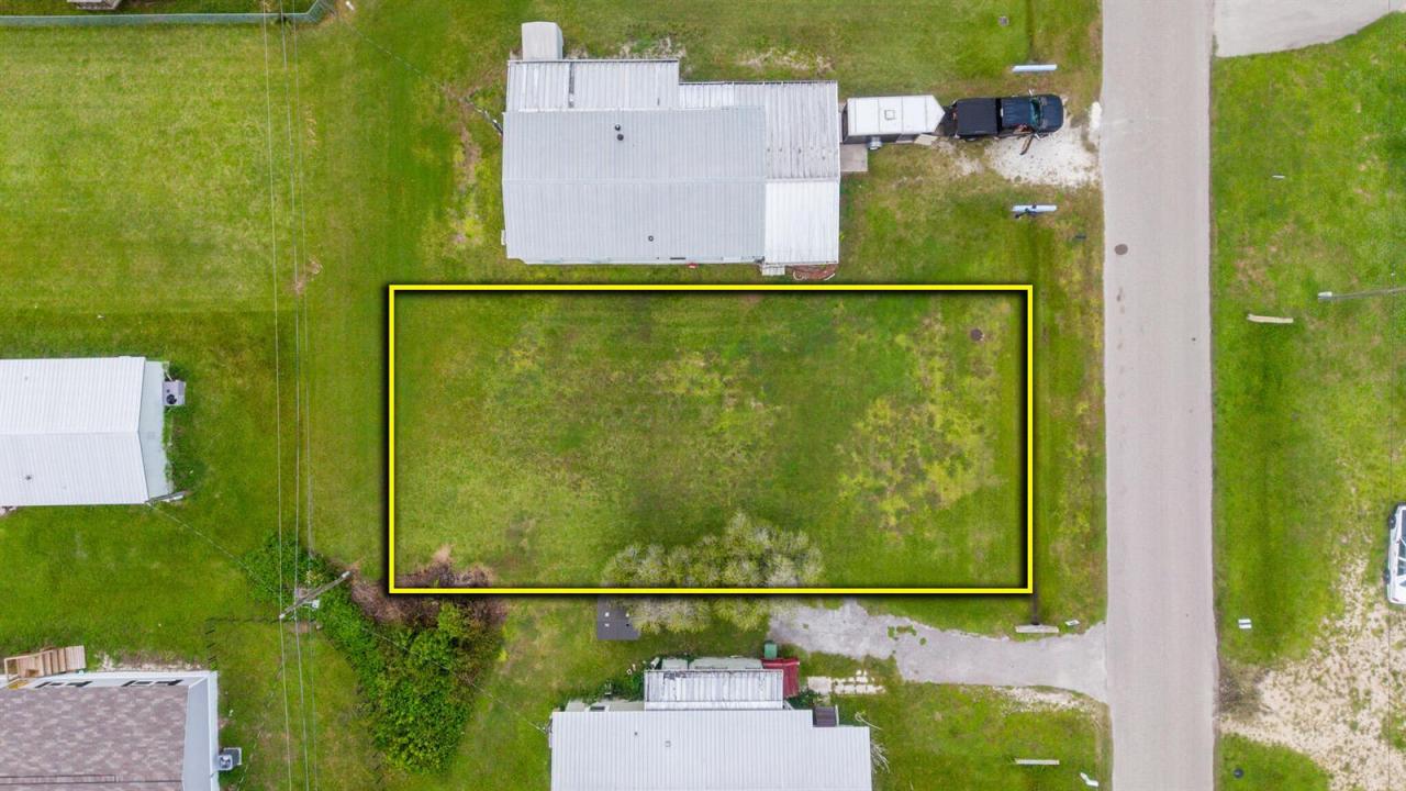 1236 E CHOBEE Street, Okeechobee, Florida 34974, USA