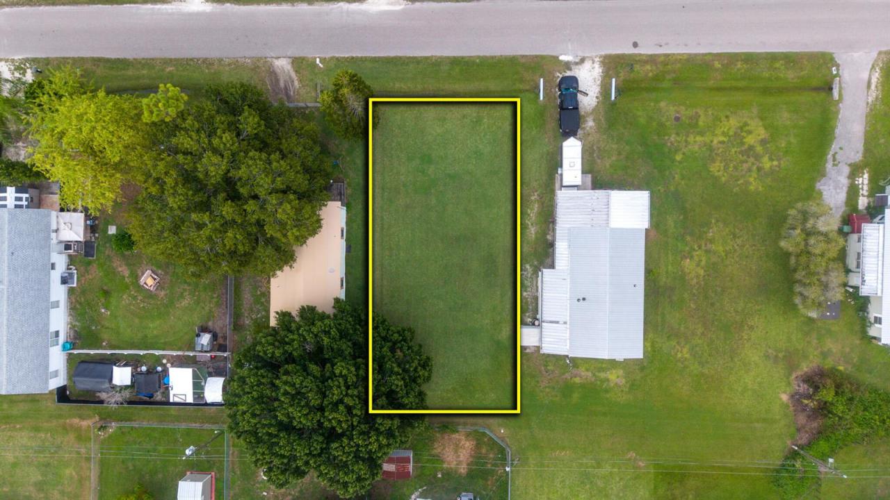 1222 E CHOBEE Street, Okeechobee, Floryda 34974, USA