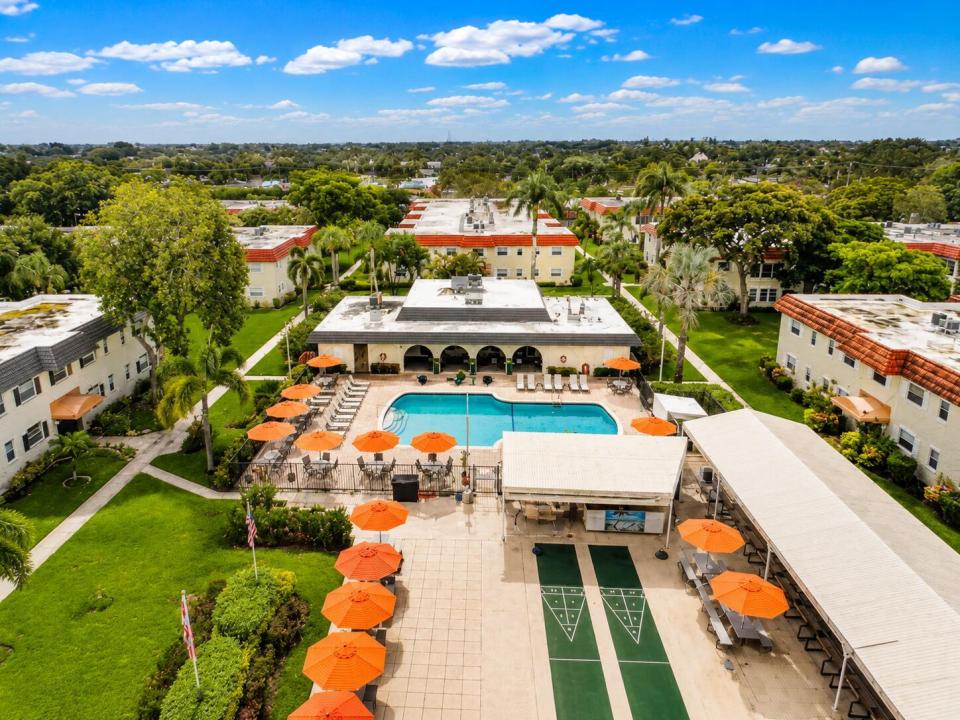 5680 SW 3rd Place 106, Margate, Florida 33068, USA