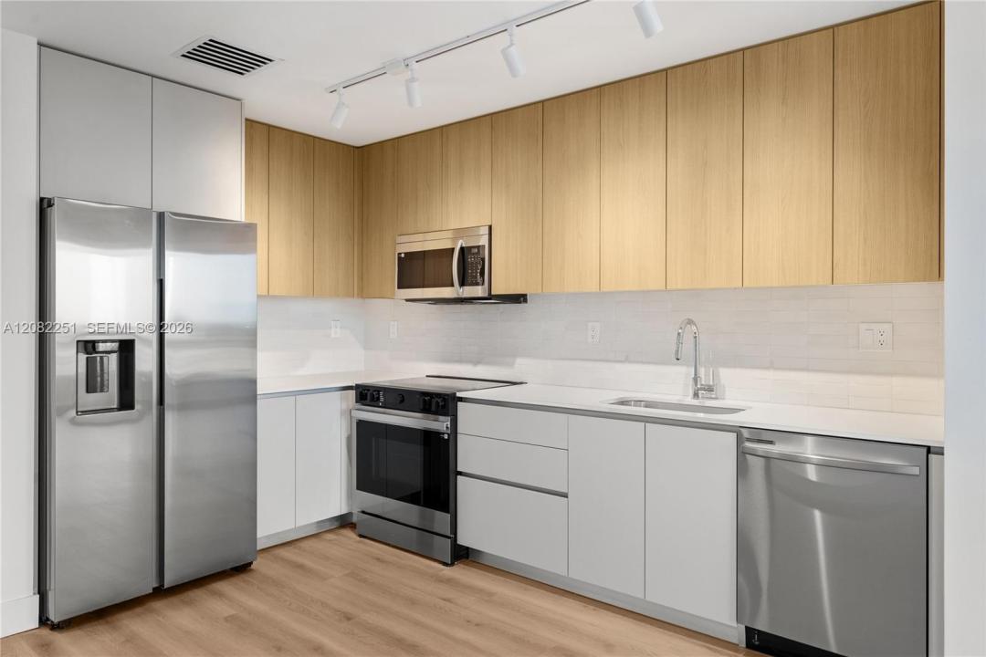 215 SE 4th St 202, Hallandale Beach, Florida 33009, Stati Uniti