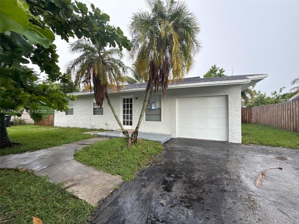 8220 SW 6th St, North Lauderdale, Florida 33068, USA