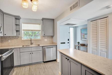 769 Jeffery St 2-205, Boca Raton, Florida 33487, USA