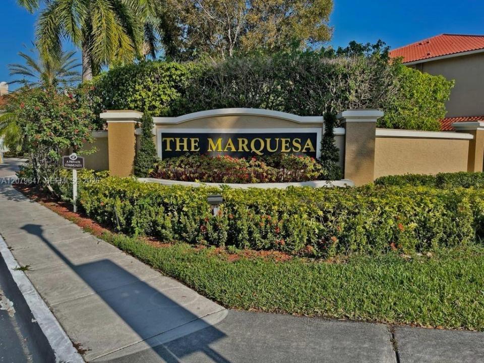 215 SW 117th Ter 14204, Pembroke Pines, Floride 33025, États-Unis