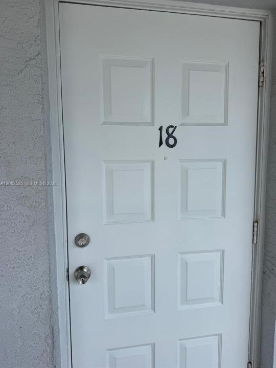 2401 Van Buren St APT 18, Hollywood, Florida 33020, Stati Uniti