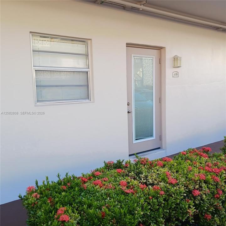 5181 W Oakland Park Blvd 112, Lauderdale Lakes, Florida 33313, Stati Uniti