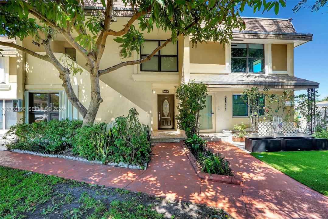 2807 NE 164th St 2, North Miami Beach, Floride 33160, États-Unis