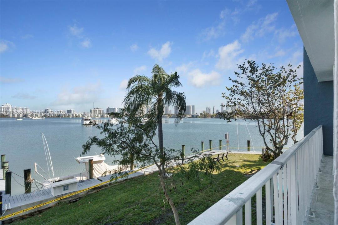 16558 NE 26th Ave 2G, North Miami Beach, Floride 33160, États-Unis