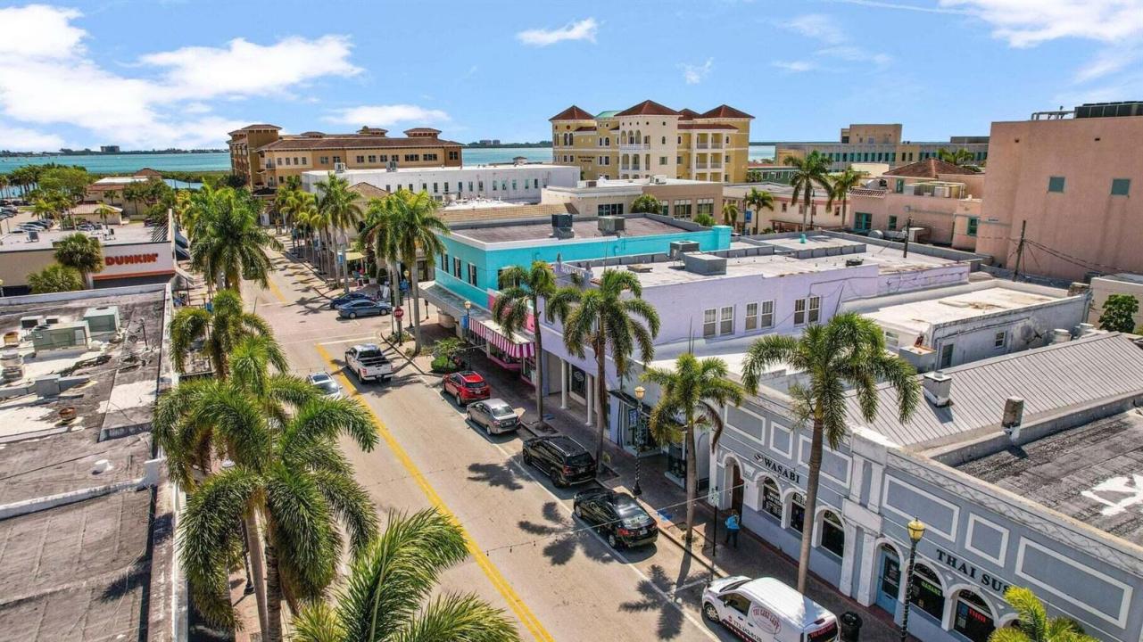 211 Orange Avenue, Fort Pierce, Floride 34950, États-Unis