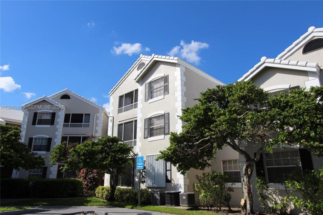 2881 N Oakland Forest Dr 206, Oakland Park, Floride 33309, États-Unis