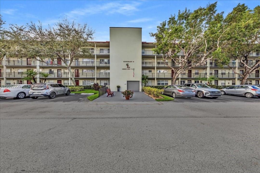 13250 SW 7th Ct 210L, Pembroke Pines, Floride 33027, États-Unis