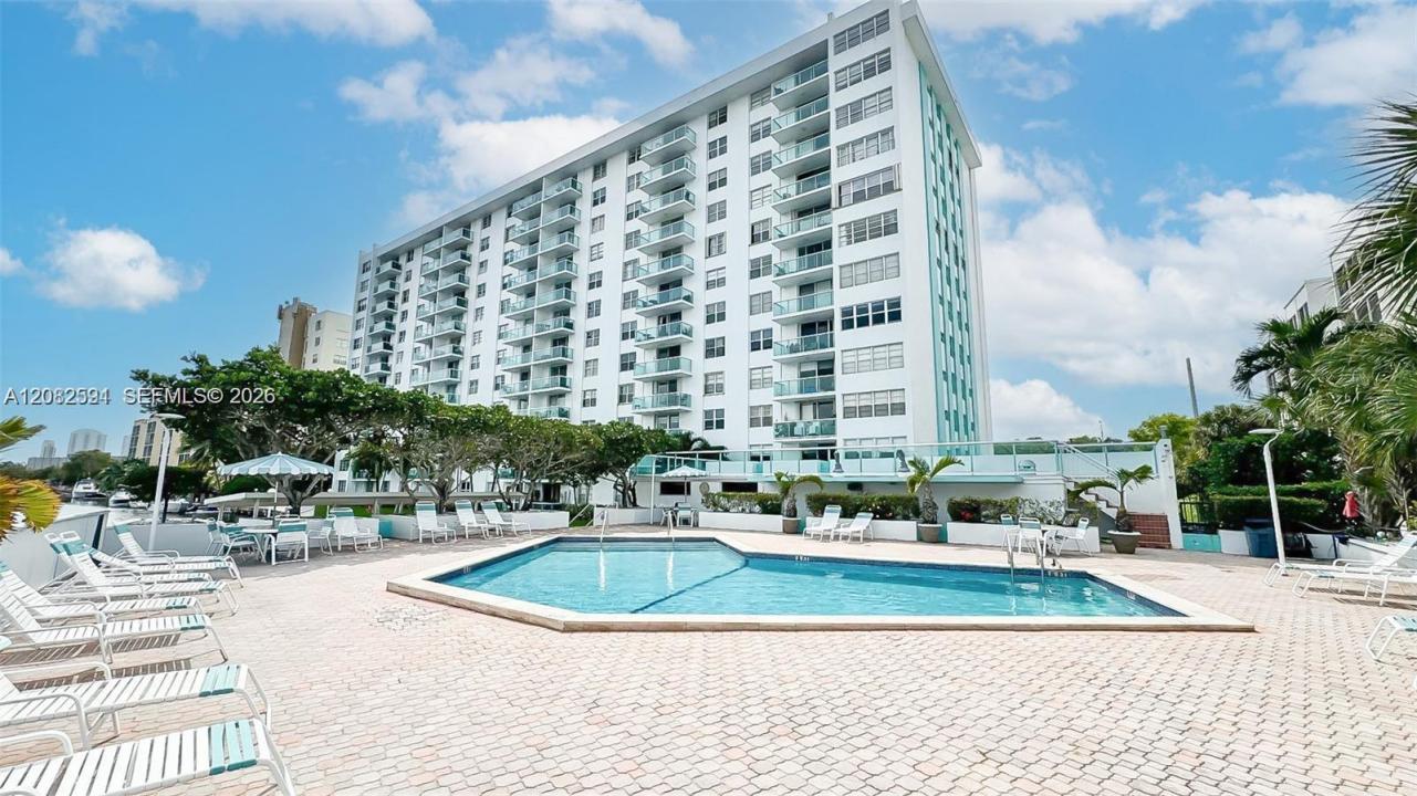 2841 NE 163rd St 402, North Miami Beach, Floride 33160, États-Unis