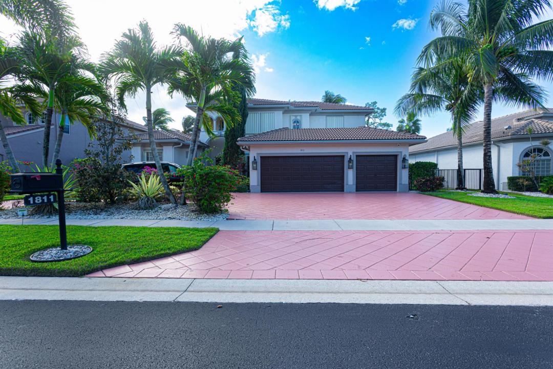 1811 WALDORF Drive, Royal Palm Beach, Florida 33411, USA
