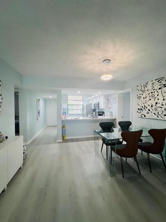 3635 WHITEHALL Drive 404, West Palm Beach, Floride 33401, États-Unis