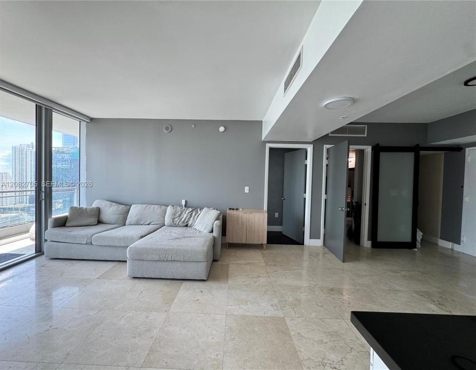 92 SW 3rd St 3811, Miami, Florida 33130, USA