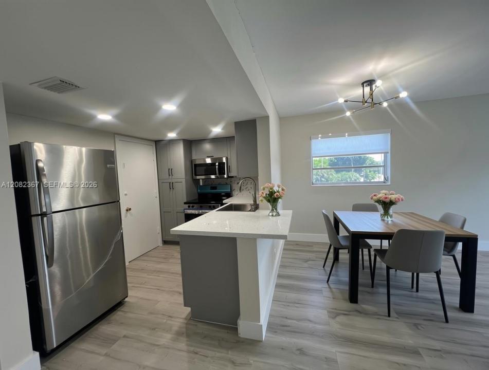16801 NE 14th Ave 311, Miami, Florida 33162, Stati Uniti