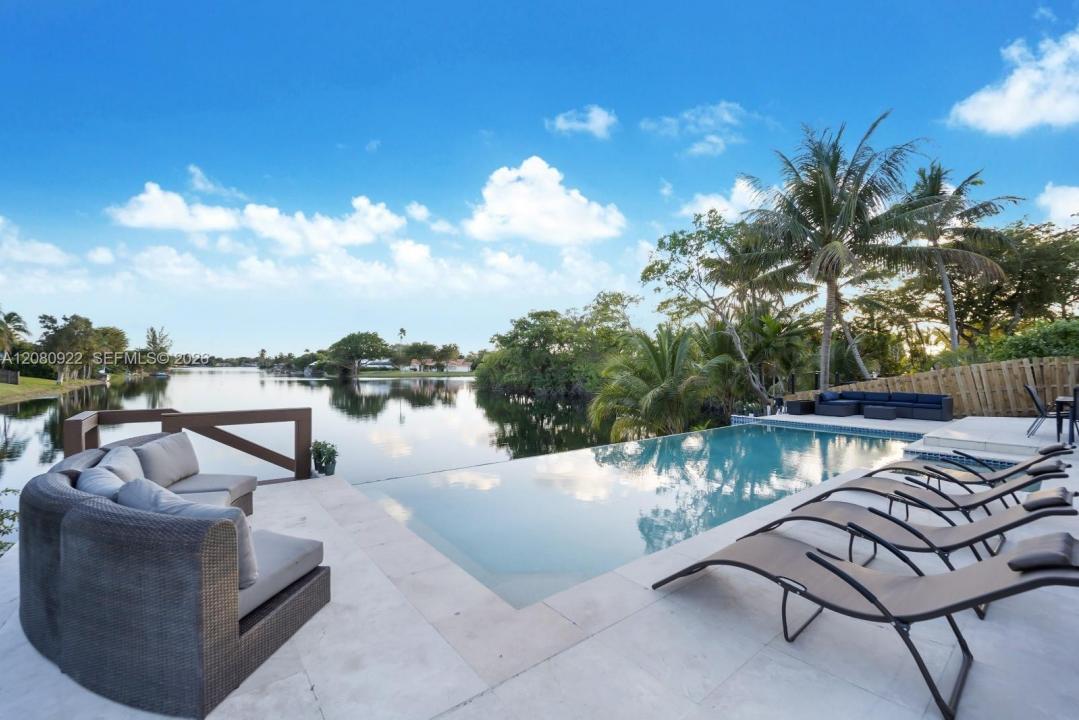 2286 NE 215th St 2286, Miami, Floride 33180, États-Unis