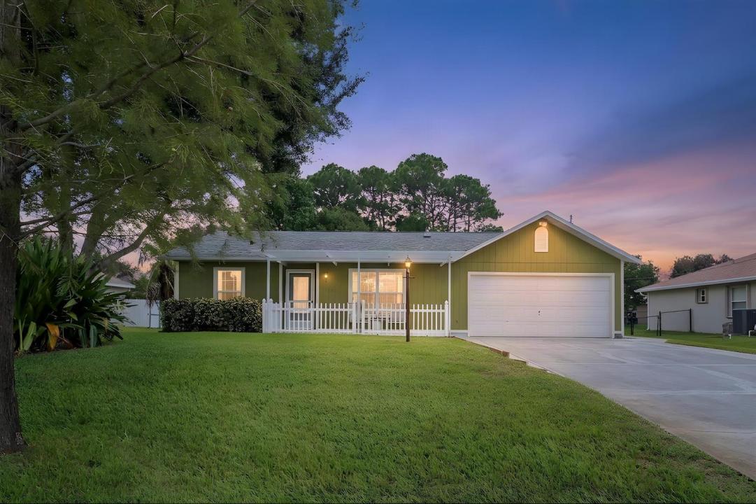 1137 SW CURTIS Street, Port St. Lucie, Floryda 34983, USA