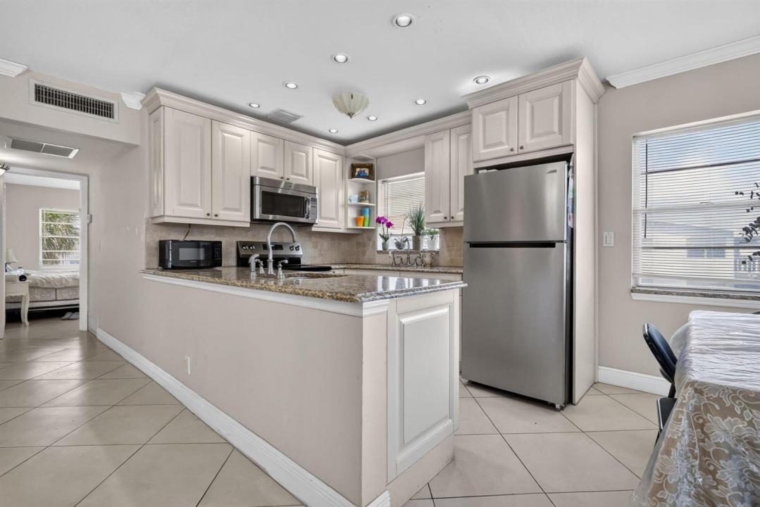 181 COVENTRY H, West Palm Beach, Florida 33417, USA