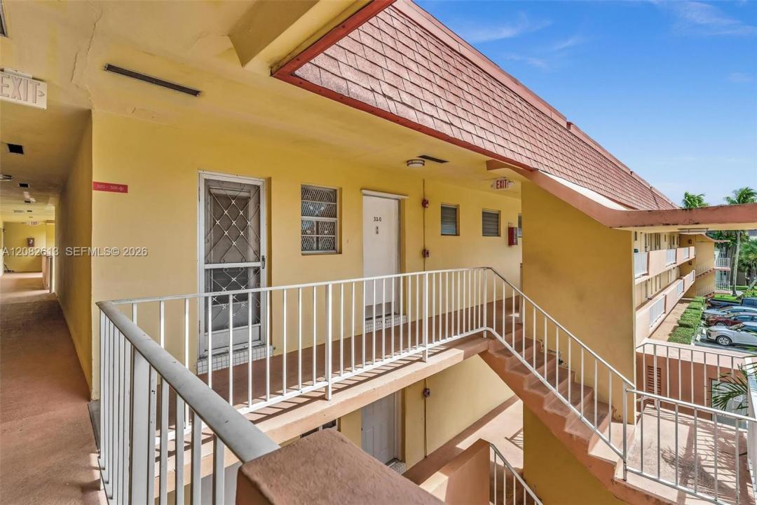 1540 NE 191st St 320, Miami, Floride 33179, États-Unis