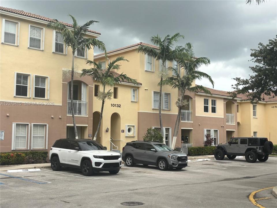 10132 NW 7th St 102, Miami, Florida 33172, USA