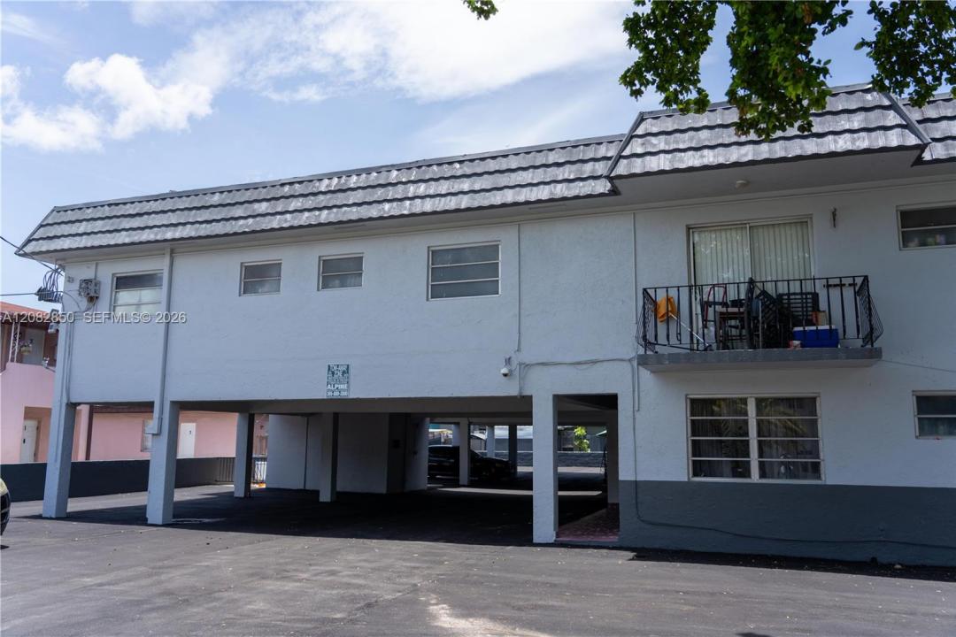 2712 W 10th Ave 1, Hialeah, Florida 33010, USA